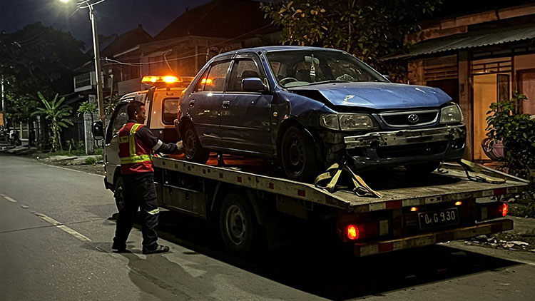 Sewa Derek Mobil 24 Jam, Solusi Tepat Saat Terjebak di Jalan - Anugrah Towing